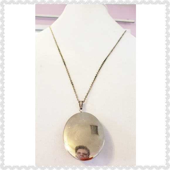 VINTAGE Silver Filigree Locket with 24” Chain - Picture 4 of 6